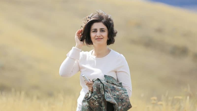 Şuşan Stepanyan da istefa verdi