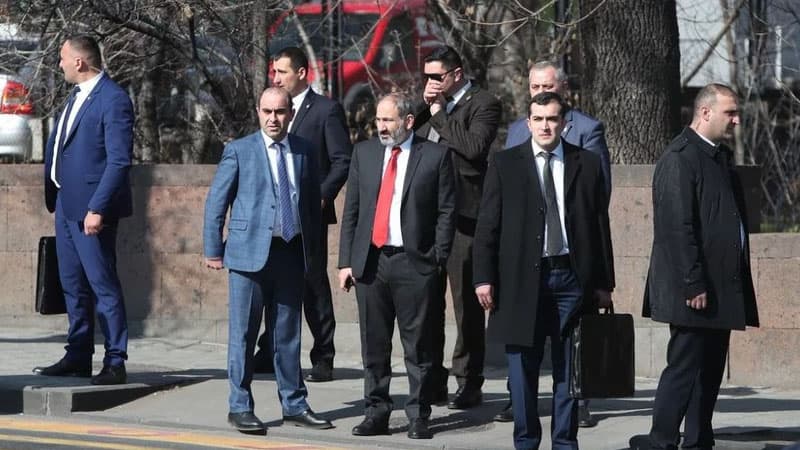 Paşinyan cangüdənlərinin sayını artırdı (VİDEO)