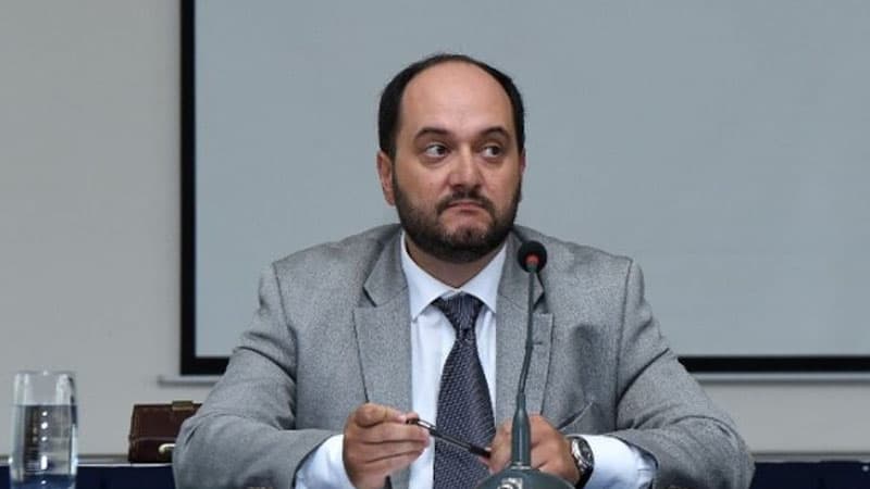 Daha bir erməni nazir işdən çıxarıldı