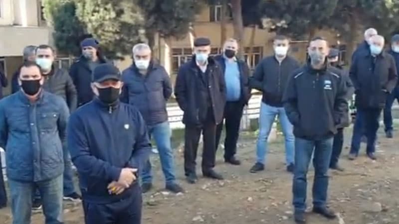 Tikinti şirkəti ağacları kəsdi, Xətai sakinləri etiraza qalxdı (FOTO/VİDEO)