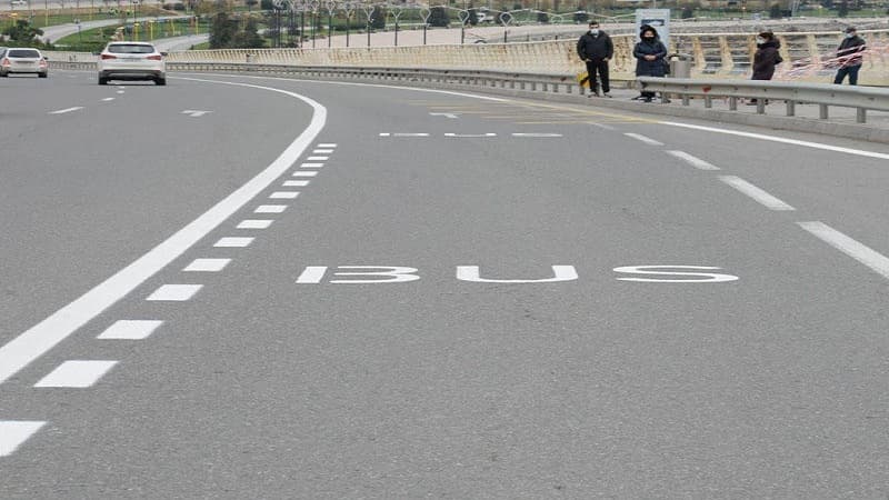 Xüsusi zolaqlara icazəsiz daxil olan sürücülər 40 manat cərimələnəcək