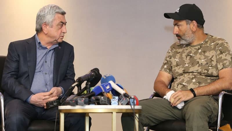 Sarqsyan Paşinyanı təhqir etdi: "Sən alnına satqın yazılan qorxaq rəhbərsən"