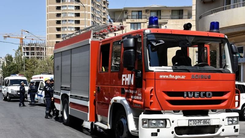 Bakıda yaşayış binasında yanğın: Sakinlər təxliyə edildi