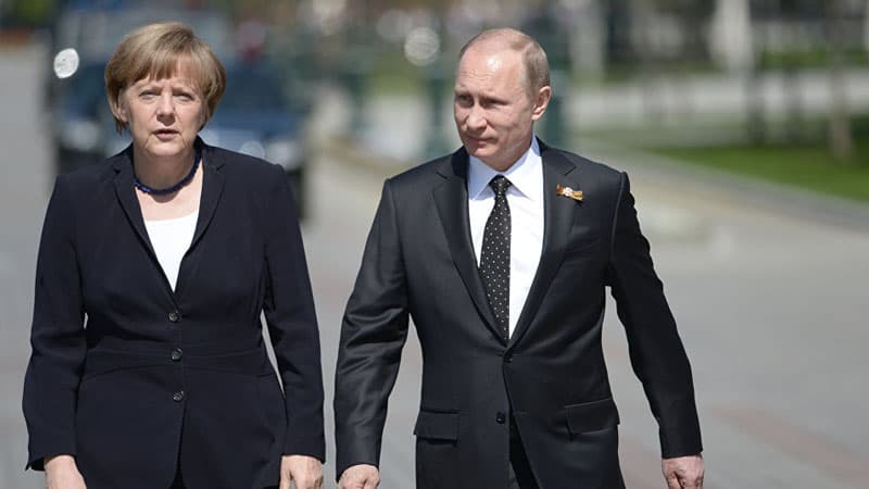 Putin Merkellə Qarabağdakı vəziyyəti müzakirə etdi