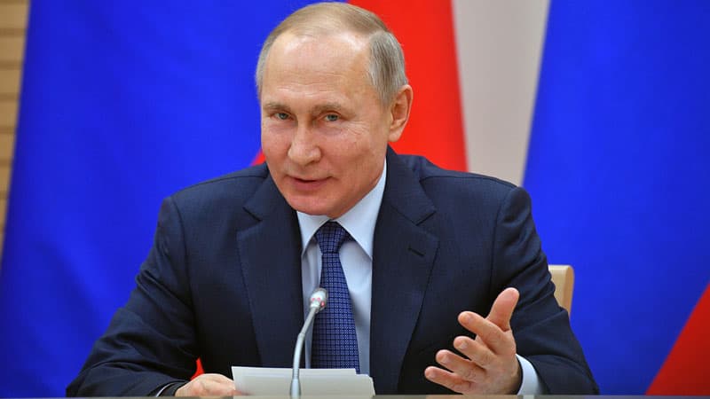 Peskov: "Putinin ailəsi haqda məqalələrin sifarişçisinin kim olduğunu bilirik"