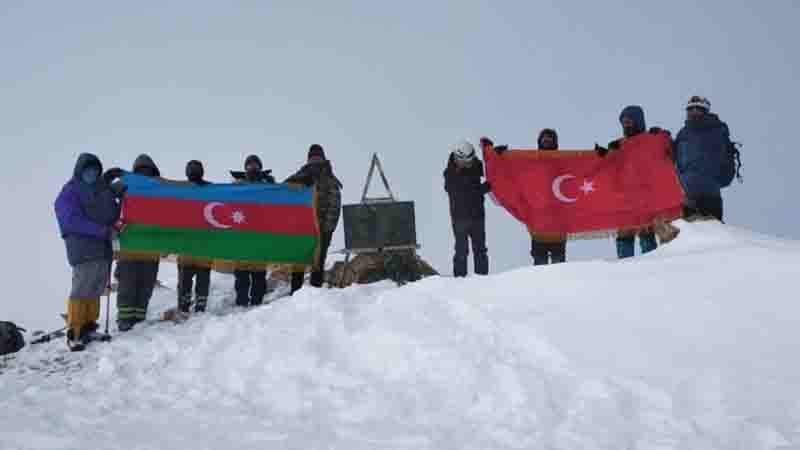 Dahi şəxsiyyətlərin xatirəsi onların adlarını daşıyan zirvələrdə anıldı (FOTO)