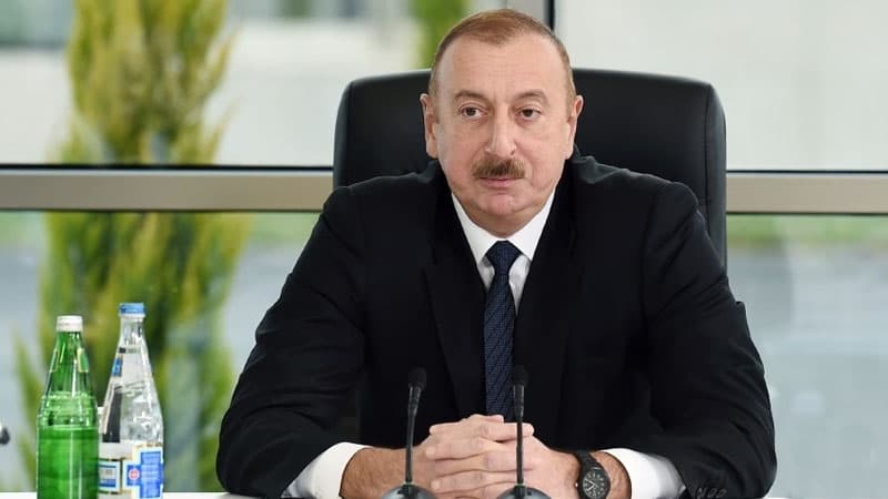 DGK-nın vəzifəli şəxslərinin xüsusi geyim formasında döş nişanı olacaq (FOTO)