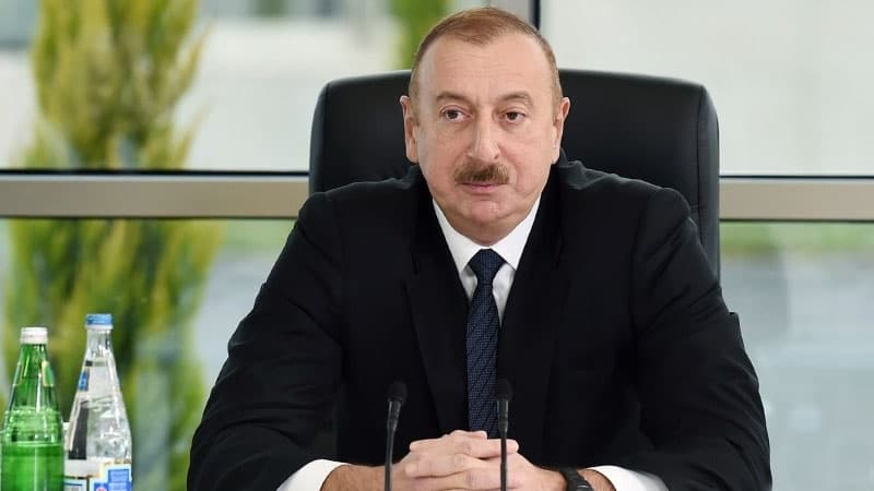 Prezident komendant saatı ilə bağlı sərəncam imzaladı