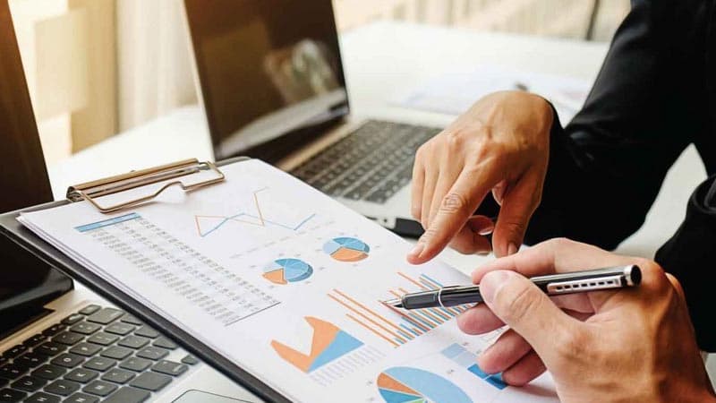 Bank sektoru böhranda: 924 nəfər işsiz qalıb - Ekspert