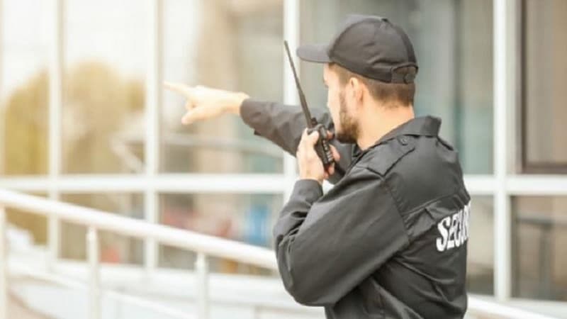 Mühafizə, yoxsa maxinasiya: Peşə məktəbində nə baş verir?
