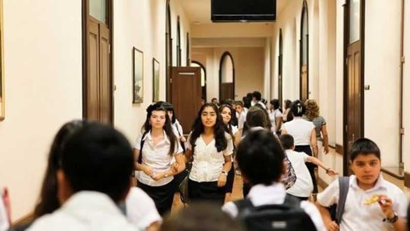 Bu il fərqlənmə attestatı ilə bitirən şagirdlərin sayı açıqlandı