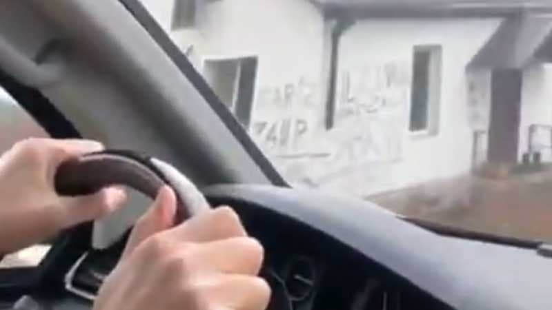Əsgərlərin divarlara yazdığı yazılar Prezidentin diqqətini çəkdi (VİDEO)
