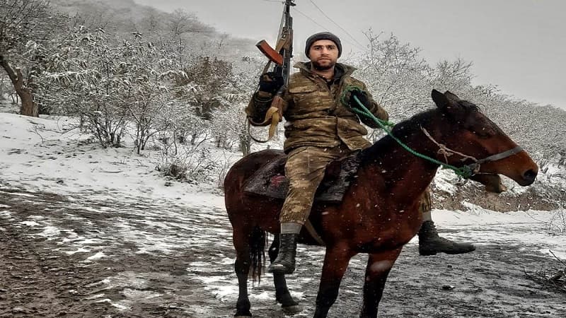 Laçında “at oynadan” “Sumqayıt uşağı” (FOTOLAR)