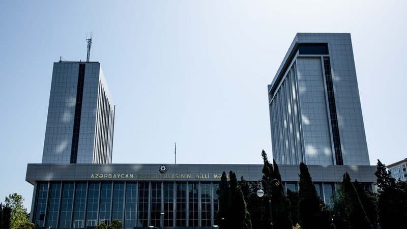 Deputat 42 gündür komada olan qazi ilə bağlı hökumətə müraciət etdi