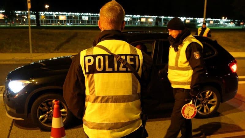Berlində partiya binası önündə atışma: yaralılar var
