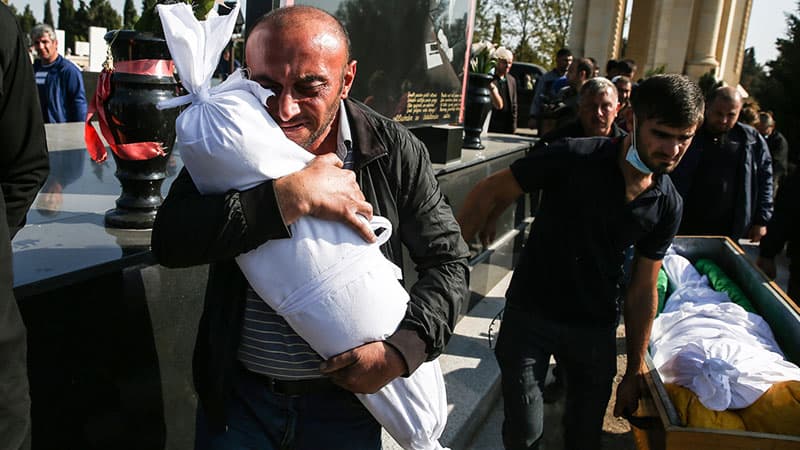 Gəncə terrorunda çəkilən şəkil “İlin fotosu” seçildi