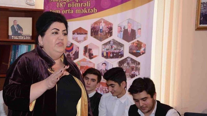 İşdən çıxarılan direktor danışdı