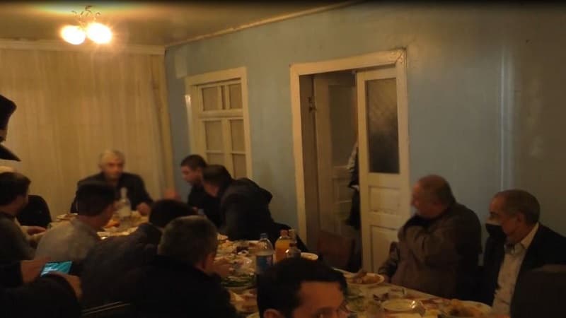 Göyçayda oğluna toy etmək istəyən ata və qonaqları şöbəyə gətirildi