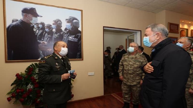 Şəhid tankçının cibindən Hulusi Akarla birgə fotosu tapıldı (FOTO)