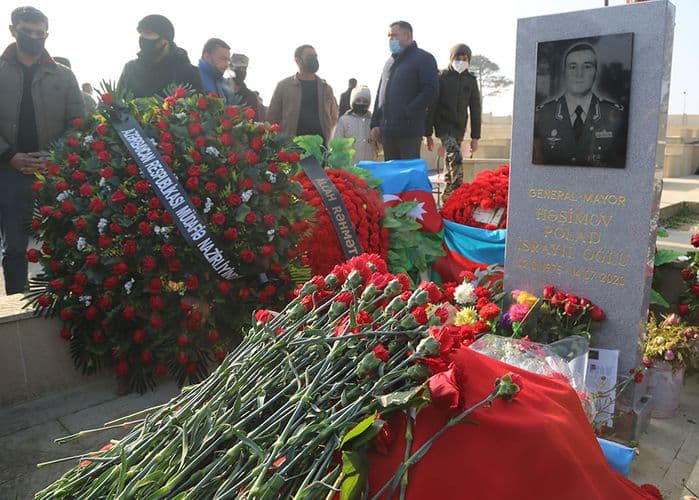General-mayor Polad Həşimovun məzarı ziyarət edildi (FOTO)