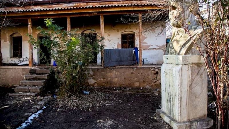 Bülbülün xarabalığa çevirilmiş ev-muzeyi (FOTO)