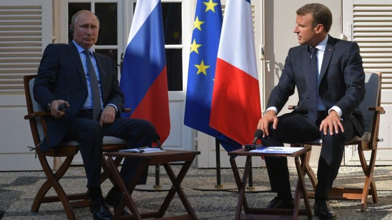 Putinlə Makron Moskva görüşünü müzakirə etdi