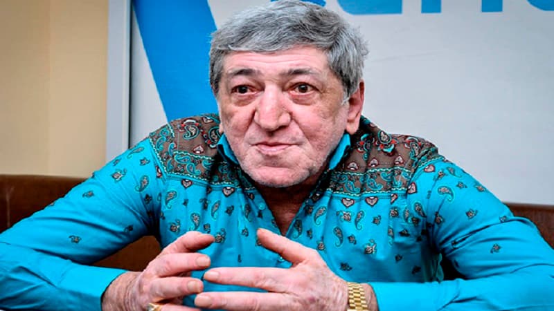 Ölüm xəbəri yayılan Rəmişlə bağlı həyat yoldaşından açıqlama