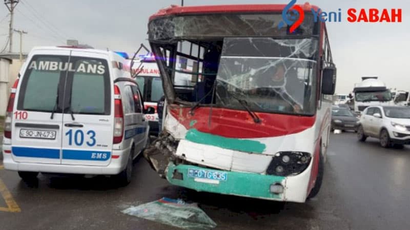 Bakıda avtobus betonqarışdıranla toqquşdu: Yaralılar var (FOTO/VİDEO/YENİLƏNİB)