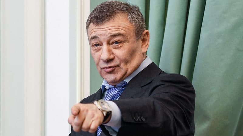 Məşhur biznesmen özünü “Putinin sarayı”nın sahibi olduğunu bəyan etdi