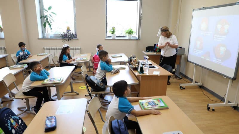 Müəllimlərin maaşları ilə bağlı rəsmi açıqlama