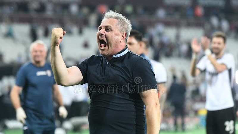 Baş məşqçi futbolçulardan çox “qırmızı” alıb