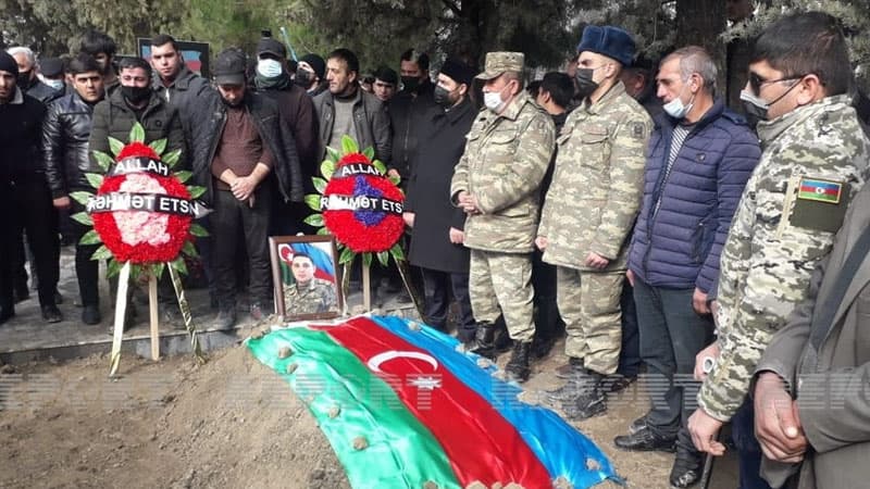 Vətən müharibəsi şəhidi dəfn edildi (FOTOLAR)