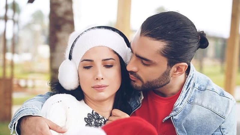 Azərbaycanlı aktyorla aktrisa nişanlandı (FOTO)