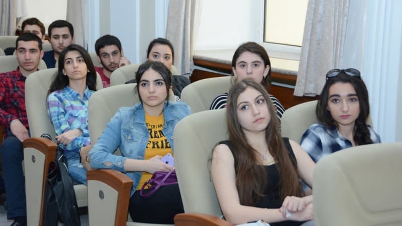 Yuxarı siniflər və universitetlərdə ənənəvi tədris qismən bərpa olunur (RƏSMİ)