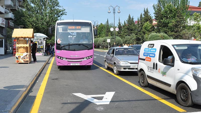 Bakı yollarının yeni bəlası, yeni tıxac mənbəyi: Avtobus zolaqları (ŞƏRH)