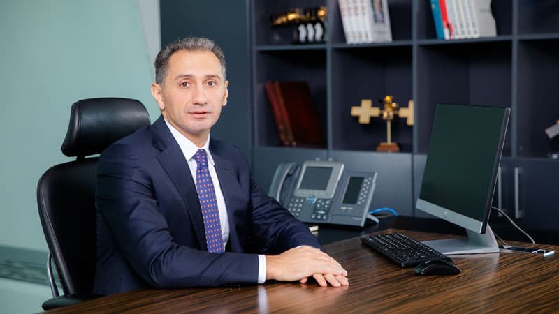Yeni nazir özünə yeni müşavir təyin etdi