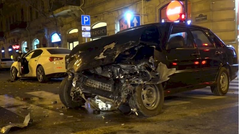 Bakıda bahalı qəza: “Maserati”, “Jeep”, “Chrysler”…