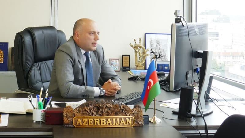 Nazir idarə rəisini işdən çıxardı