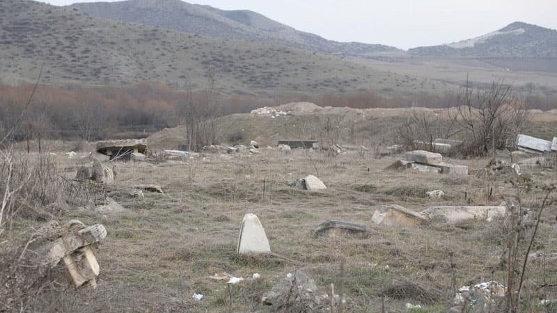 Ermənilər Ağdam qəbiristanlığını əkin sahəsinə çevirib (FOTO/VİDEO)