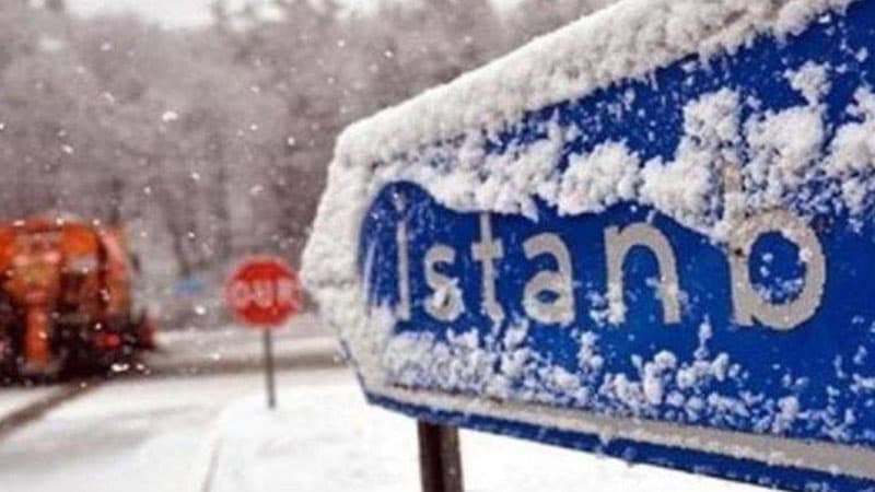 İstanbul qarla örtüldü, gəmilər dayandı, dərslər ləğv edildi