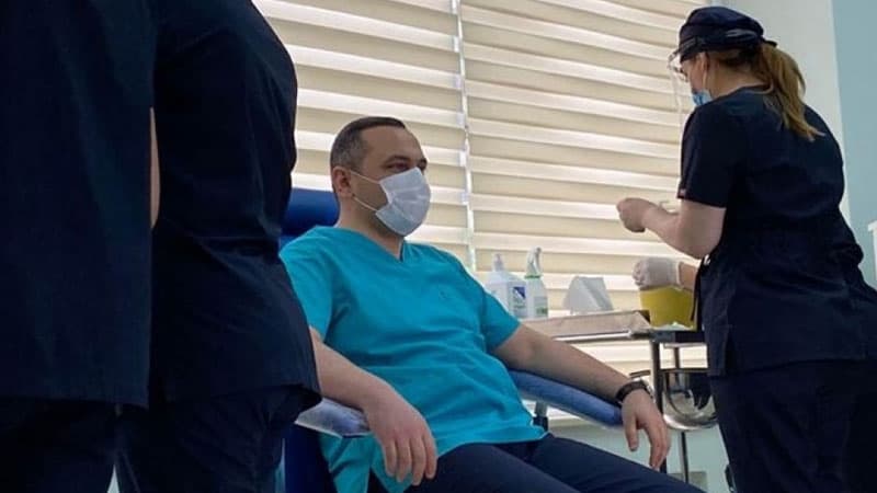 Ramin Bayramlı və Zaur Əliyev COVID-19 peyvəndinin ikinci dozasını vurdurdu