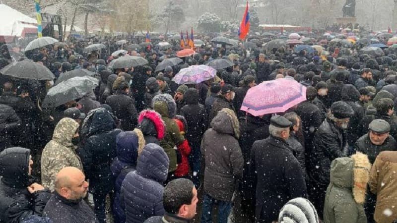 İrəvanda aksiya: Mitinq iştirakçıları arasında dava... (VİDEO)