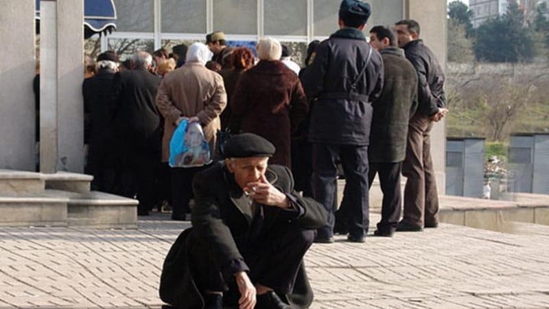 "Qocaların çoxu pensiya ala bilməyəcək" - İqtisadçı alim