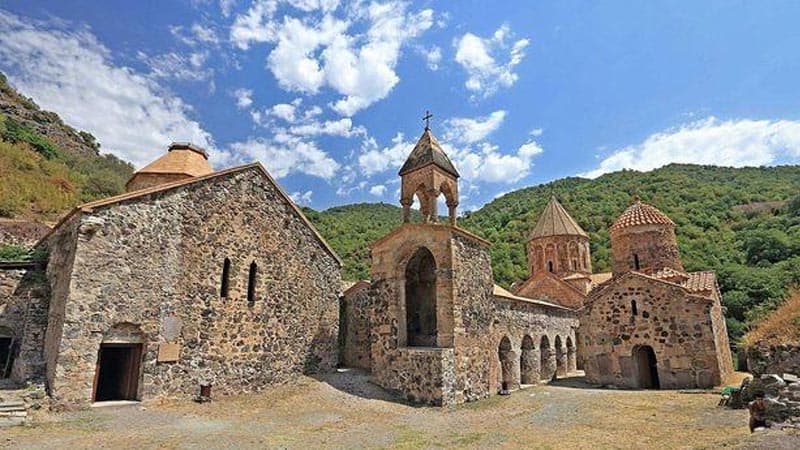 “Caliber”: Rusiyalı din xadimi Qarabağdan çıxarılacaq (FOTO)