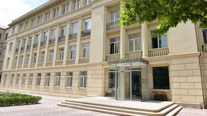 Təhsil Nazirliyi də yeni “tender kralı”nın şirkəti ilə müqavilə bağladı