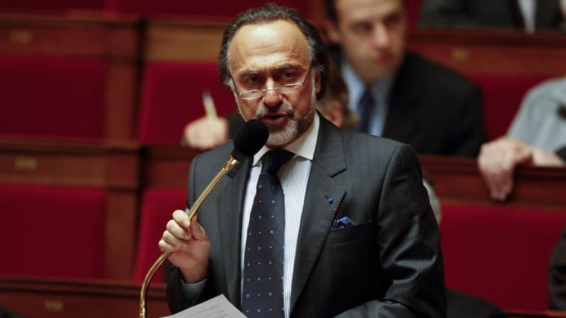 Fransalı milyarder siyasətçi faciəvi şəkildə öldü