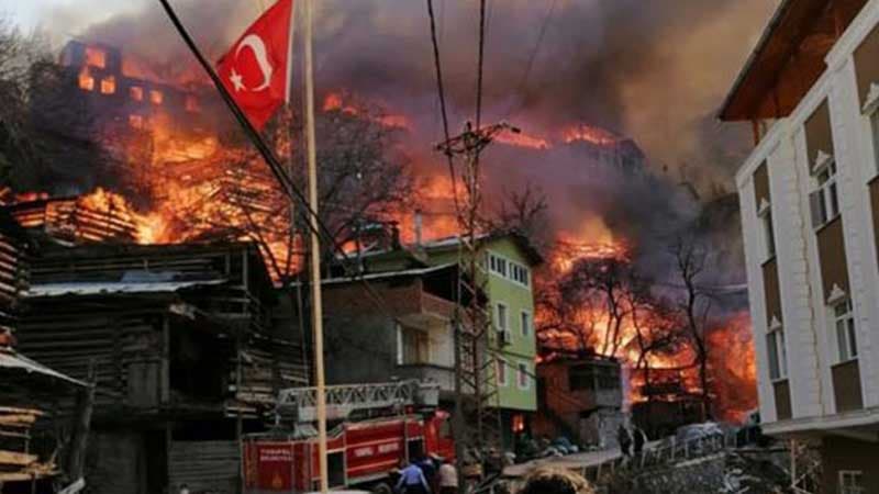 Türkiyədə bütöv bir kənd yanır (FOTO/VIDEO)