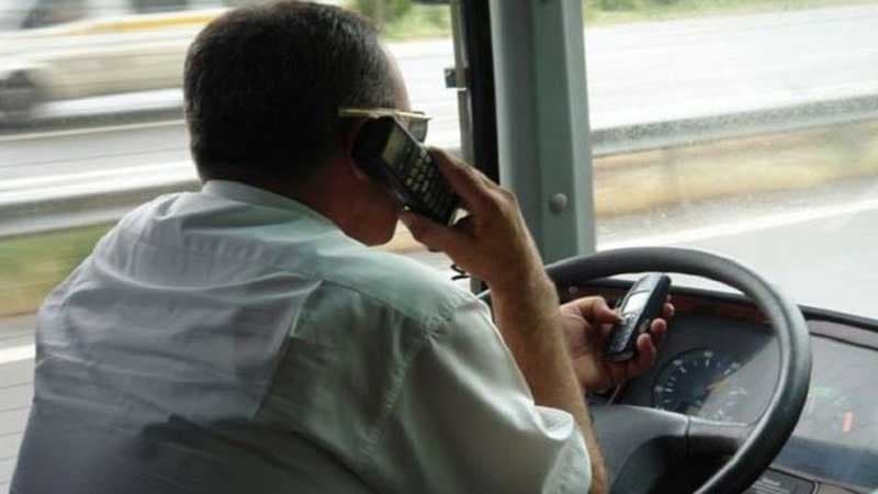 Sürücüsü sükan arxasında telefonla danışan daşıyıcı şirkətin rəhbərinə xəbərdarlıq edildi