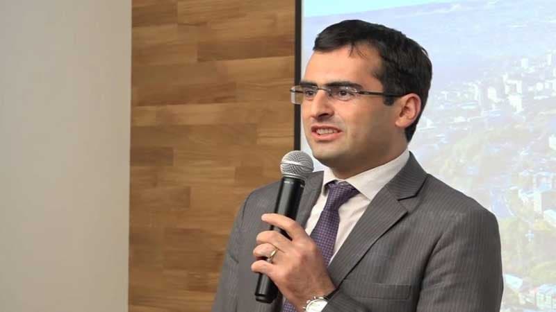 Ermənistanda nazir jurnalistə hücum edərək xəsarət yetirib