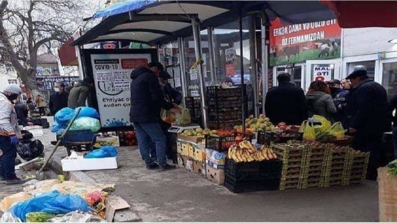 Bakıda bazara çevrilən dayanacaq təmizləndi (FOTO)